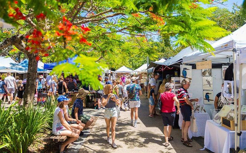 people walking through eumundi markets